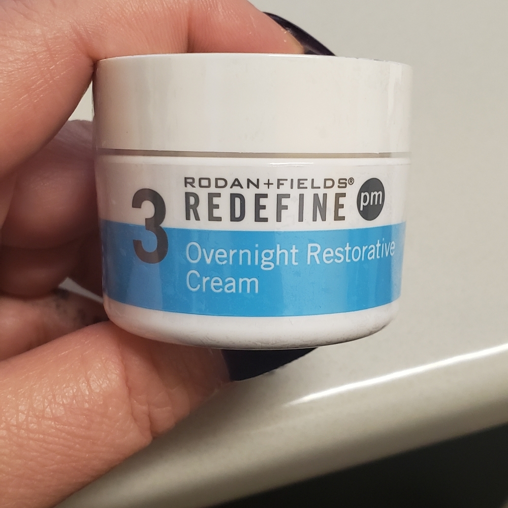 R&F Redefine Overnight Restoration Cream